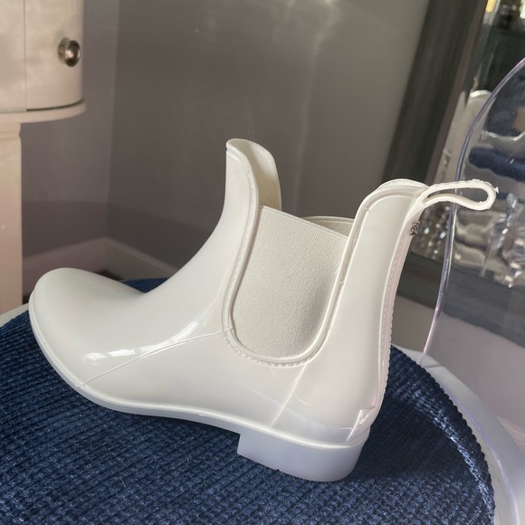 White boots - Picture 5 of 7